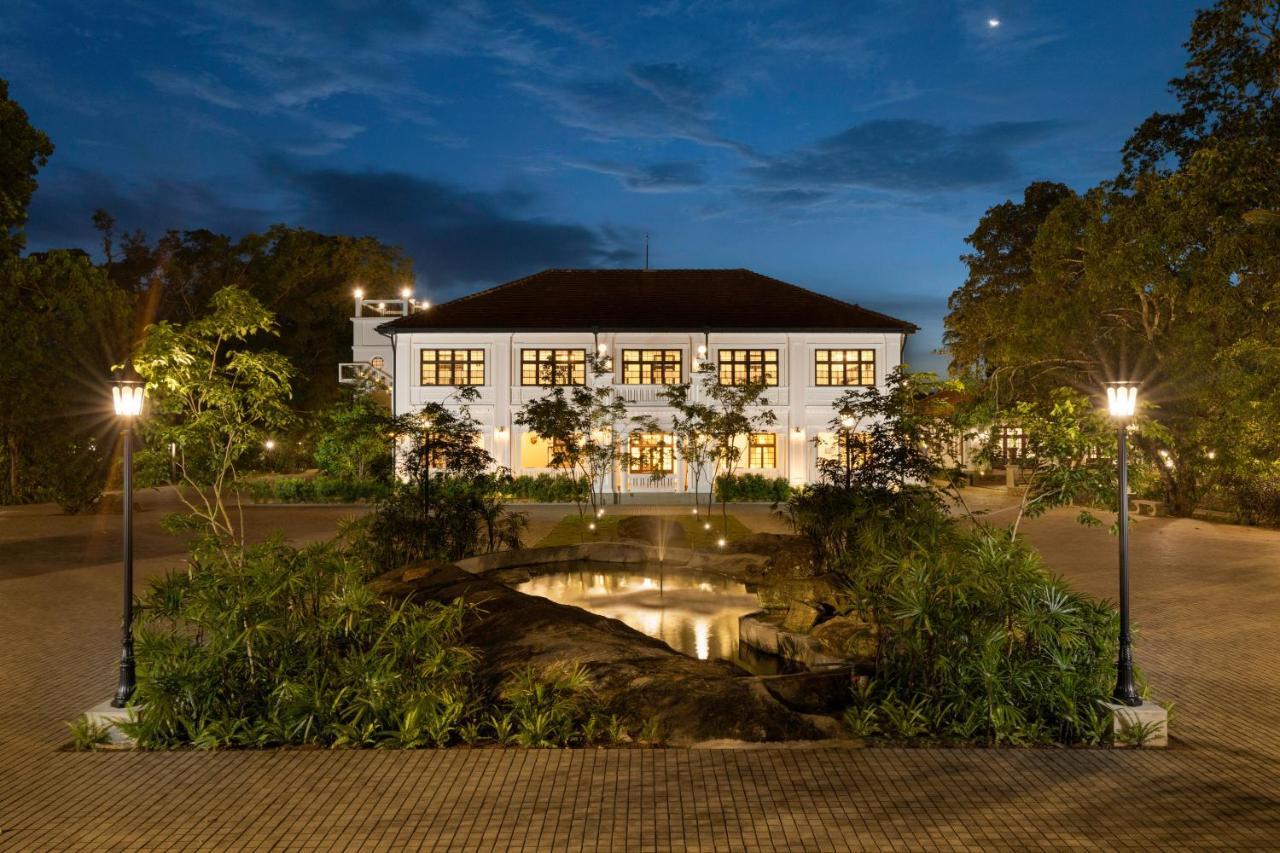 The Grand Walawwa Hotel Pinnawala  Ngoại thất bức ảnh